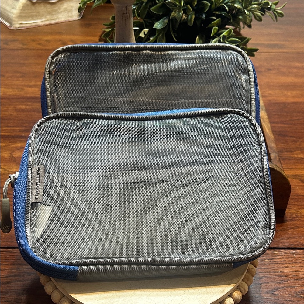 Travelon Gray and Blue Men's Travel bag organizers Set/2